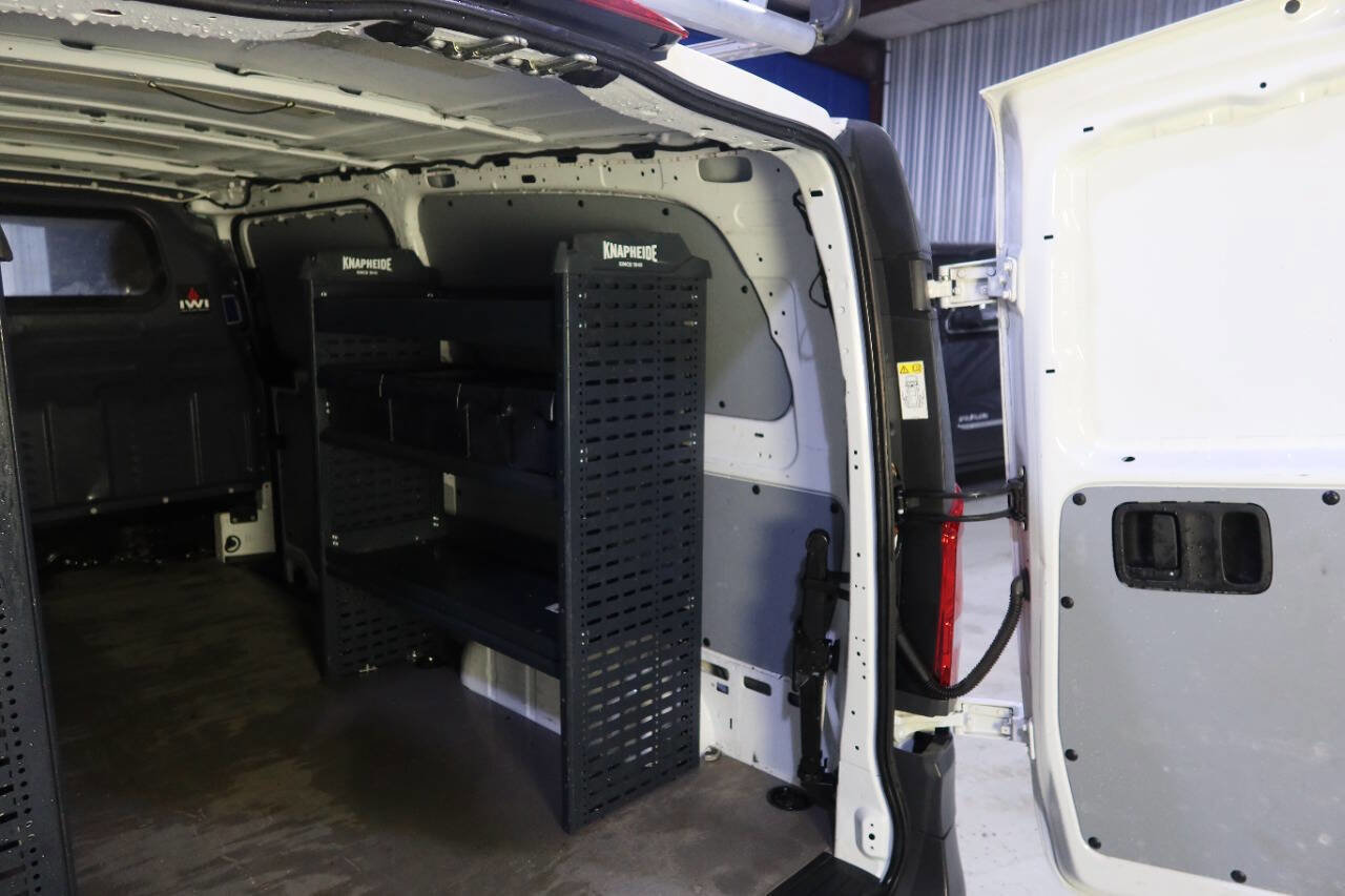 Used 2021 Mercedes-Benz Metris image 17