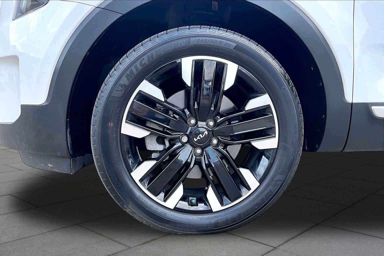 Certified 2024 Kia Telluride SX Prestige w/ Towing Package AWD/4WD image 11