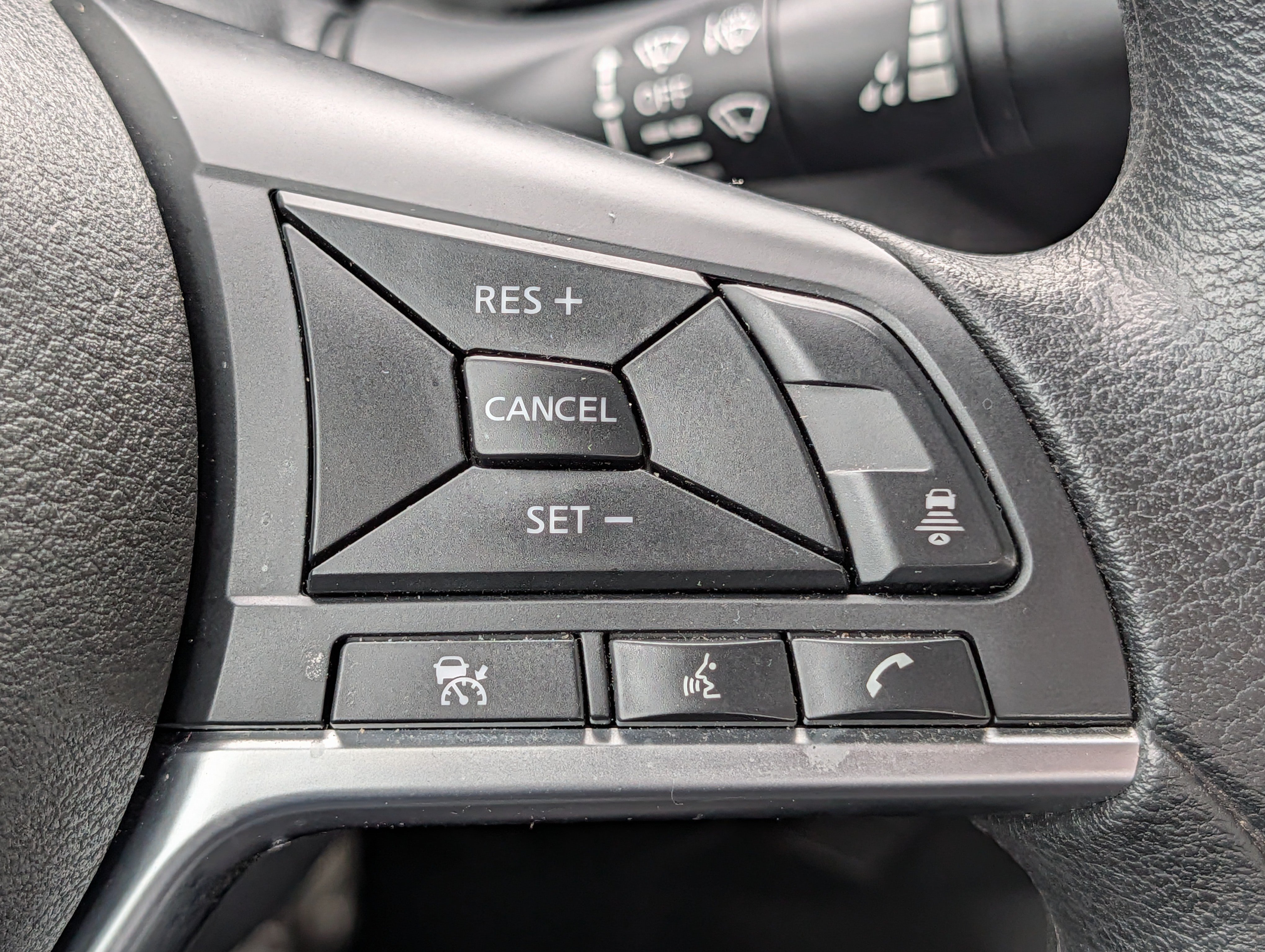 Used 2024 Nissan Sentra SV FWD image 33