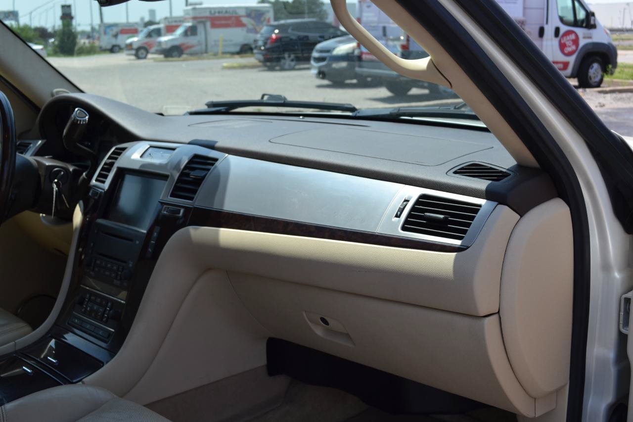 Used 2008 Cadillac Escalade EXT AWD/4WD image 31
