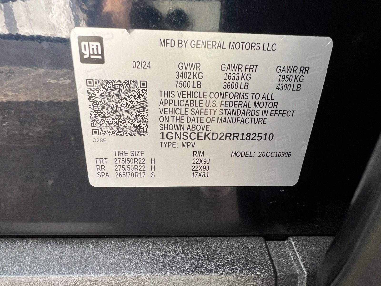 Used 2024 Chevrolet Suburban RST RWD image 16