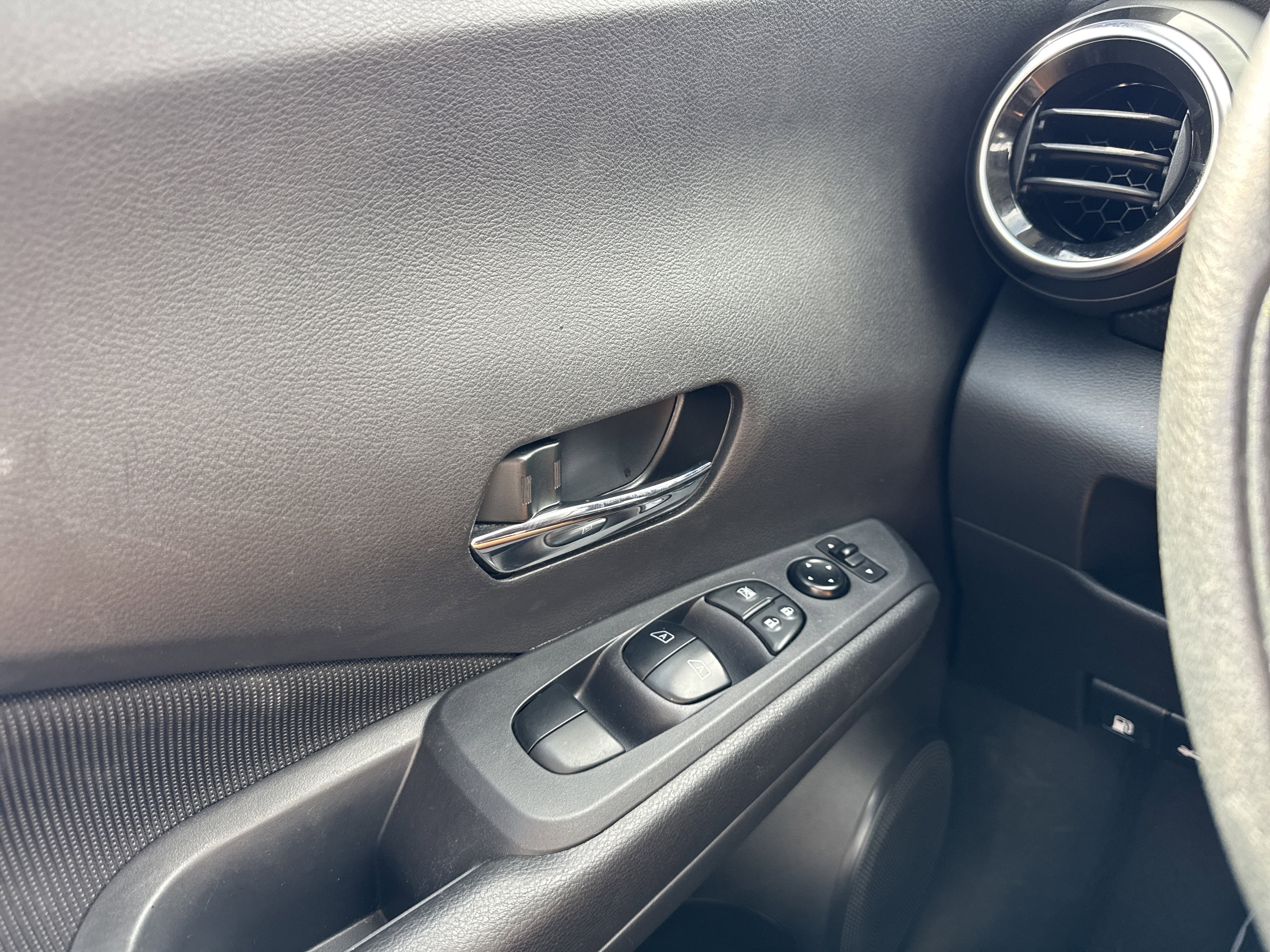 Certified 2023 Nissan Kicks SV image 24