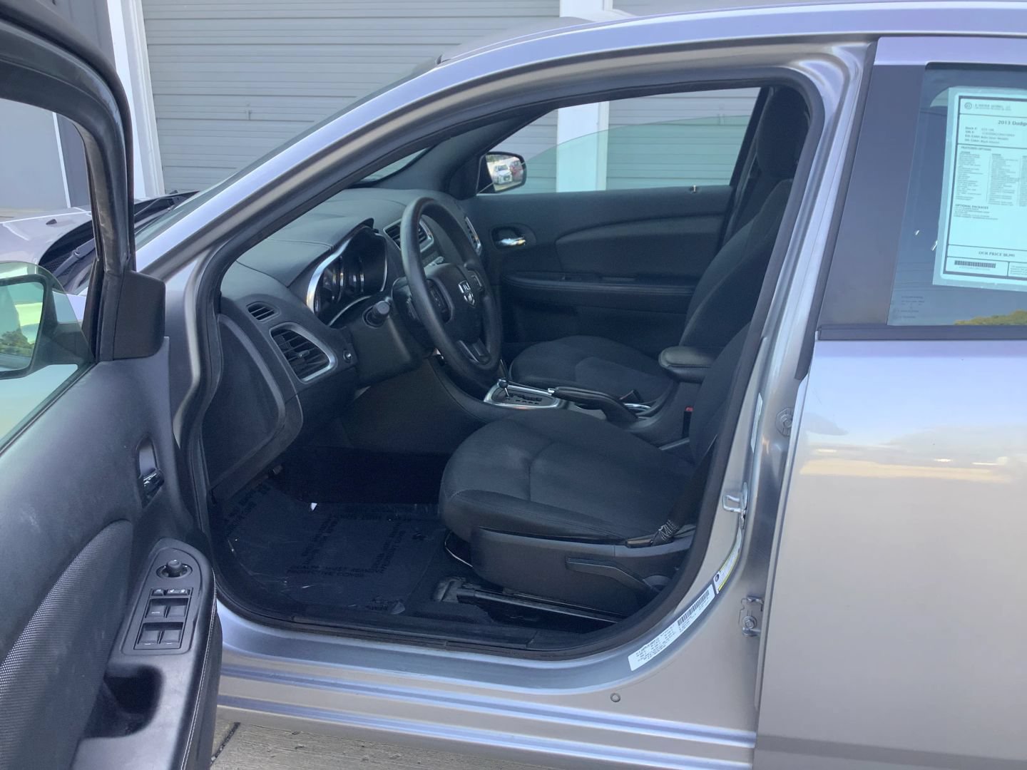 Used 2013 Dodge Avenger SE FWD image 16