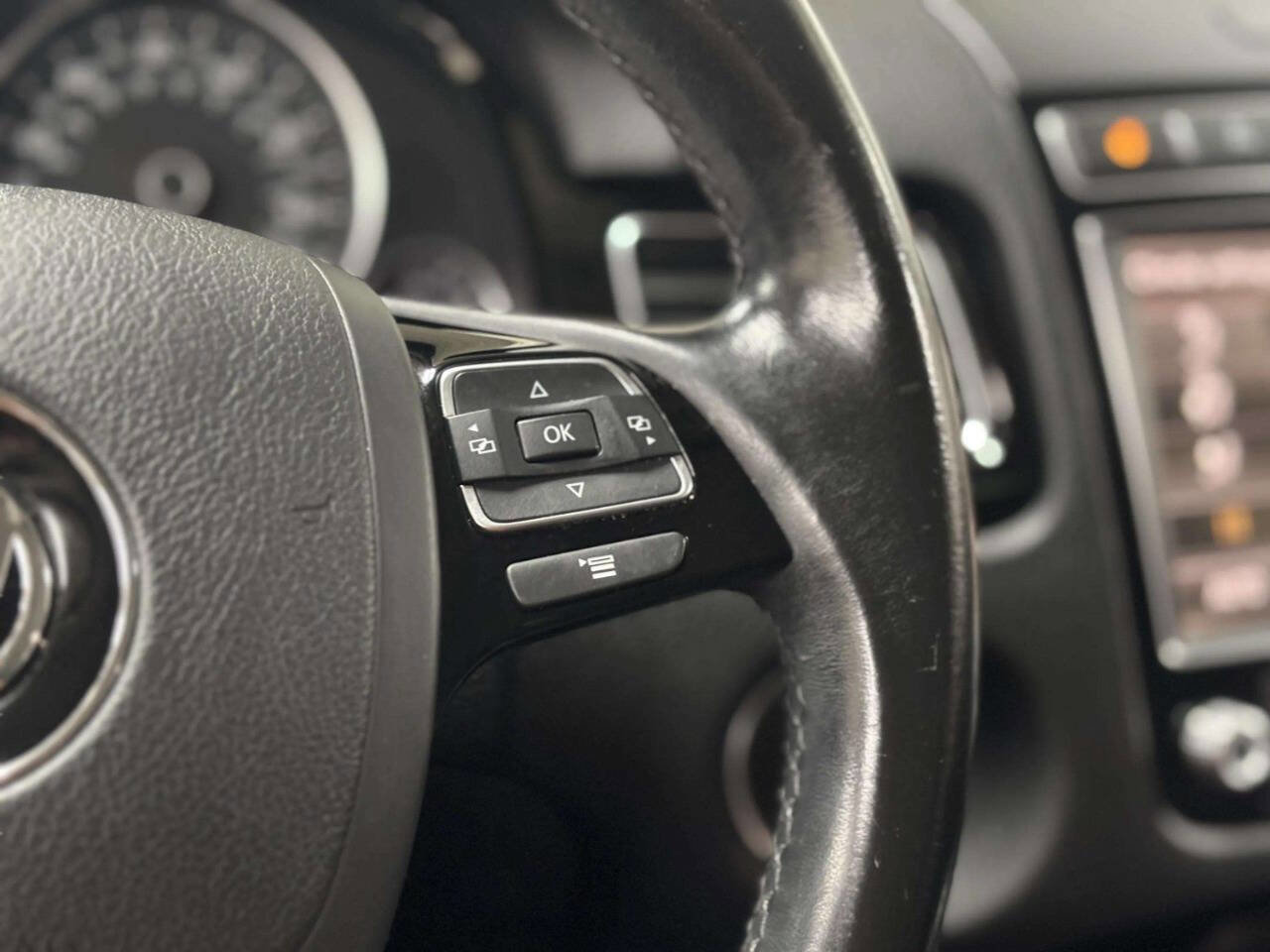 Used 2016 Volkswagen Touareg VR6 image 39