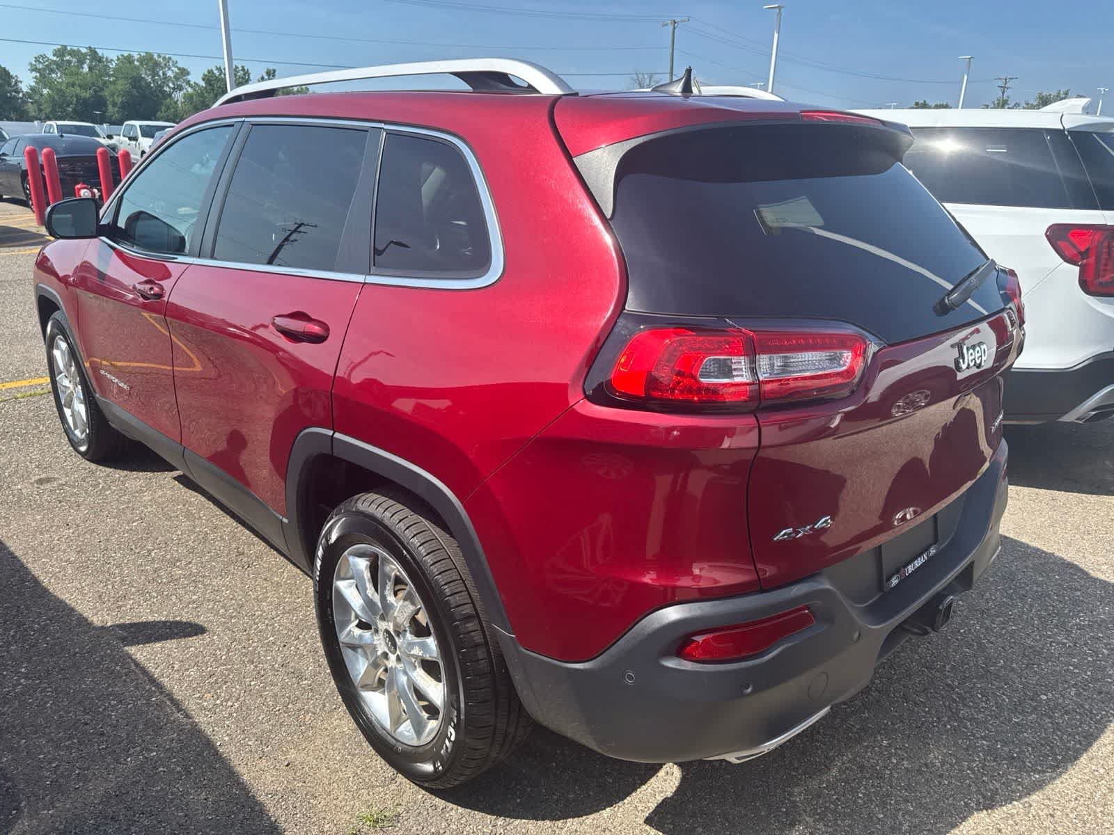 Used 2016 Jeep Cherokee Limited w/ Luxury Group AWD/4WD image 15