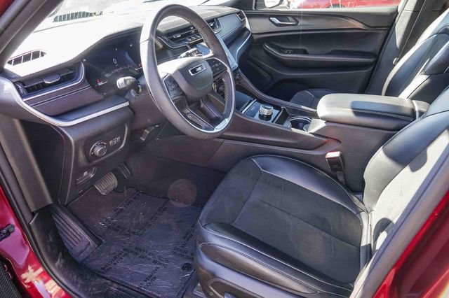 Used 2024 Jeep Grand Cherokee Altitude image 17