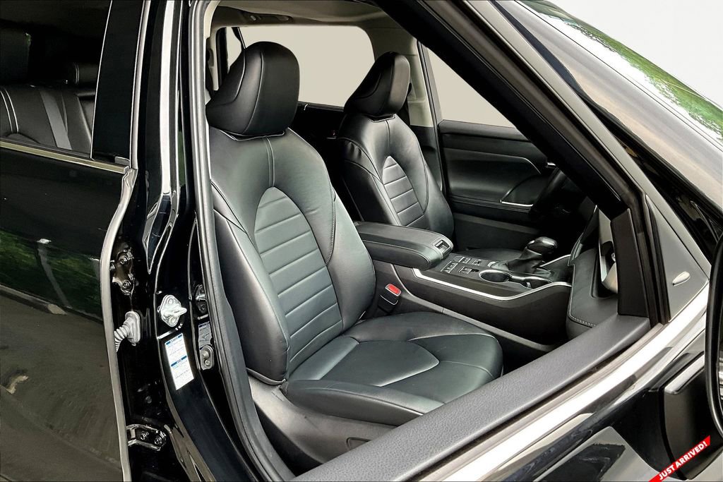 Used 2022 Toyota Highlander XLE image 19