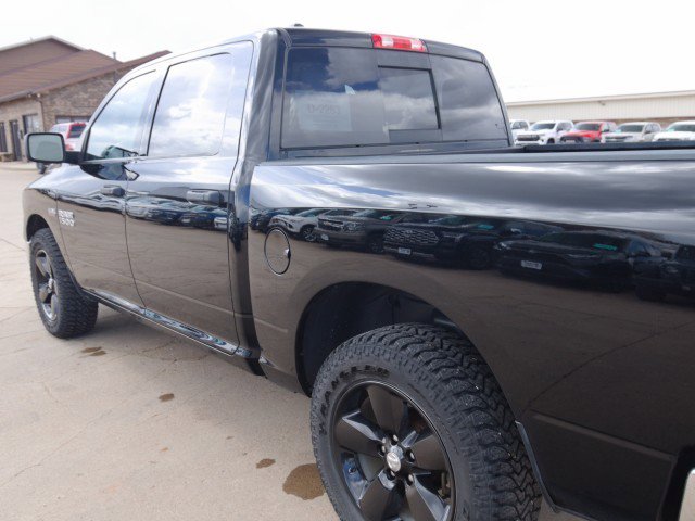 Used 2017 RAM 1500 Classic SLT AWD/4WD image 9