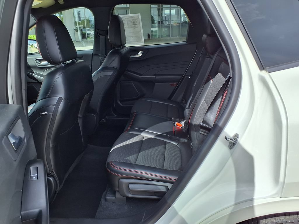 Used 2023 Ford Escape ST-Line FWD image 14