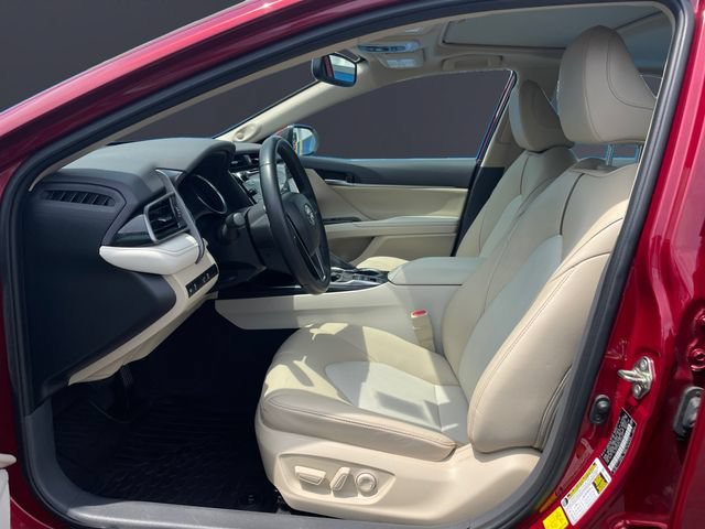 Used 2020 Toyota Camry XLE w/ Sunroof Package FWD image 9