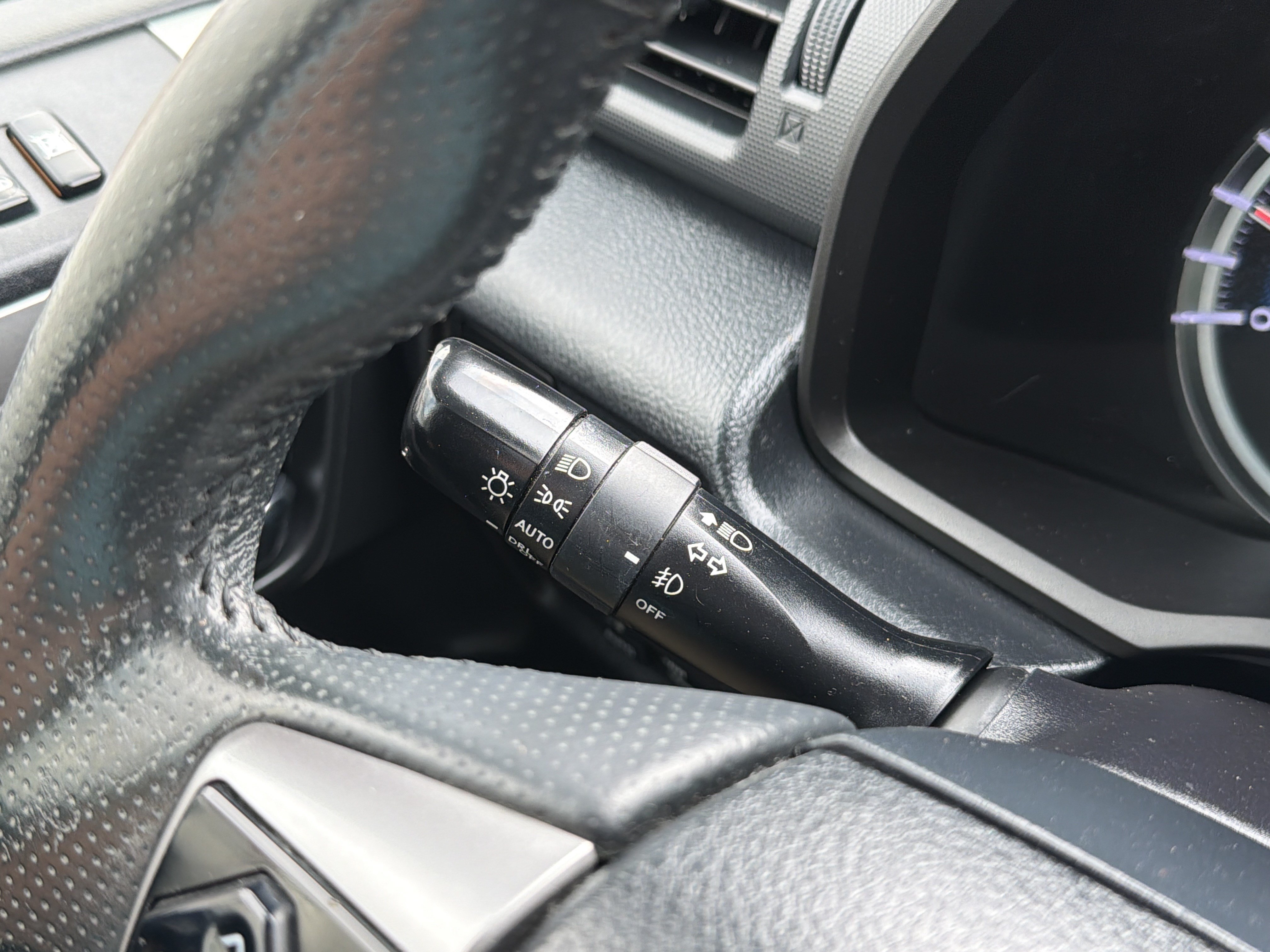 Used 2018 Toyota 4Runner Limited AWD/4WD image 18