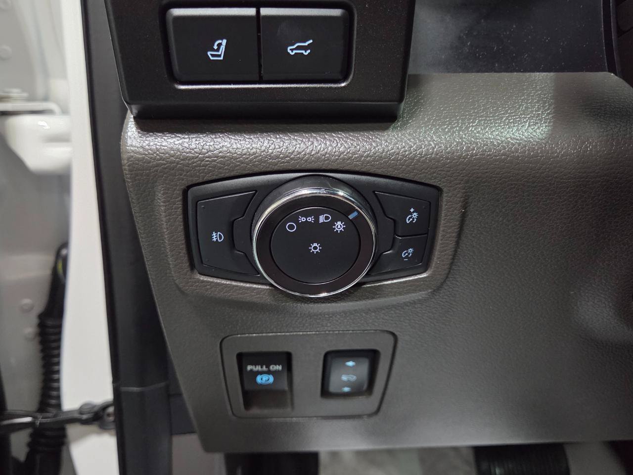 Used 2018 Ford Expedition Limited w/ Equipment Group 301A AWD/4WD image 45
