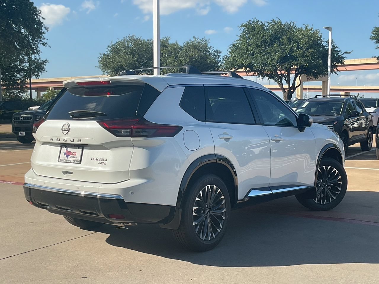 New 2026 Nissan Rogue Platinum AWD/4WD image 4