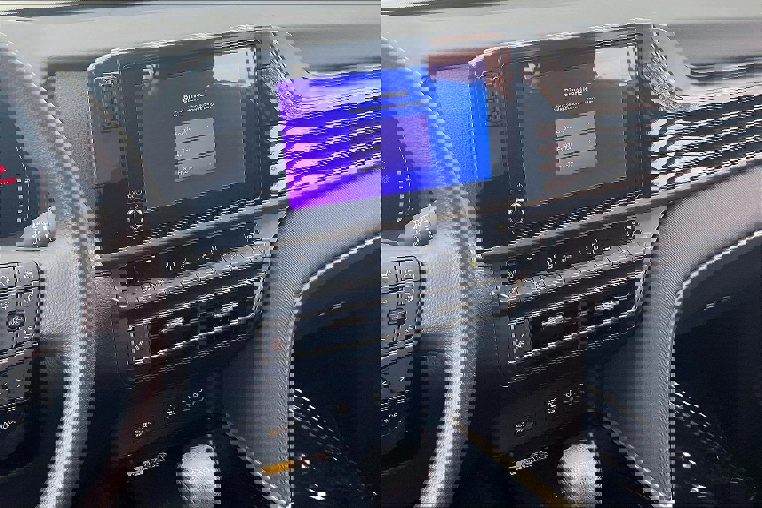 Used 2025 Toyota Camry LE w/ Convenience Package image 7