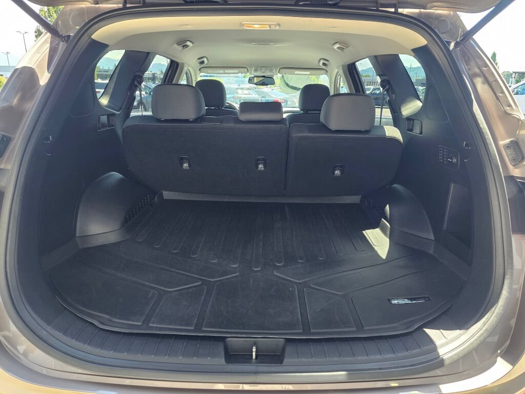 Used 2020 Hyundai Santa Fe SEL AWD/4WD image 16