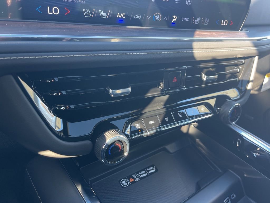 New 2026 Chevrolet Suburban Premier image 30