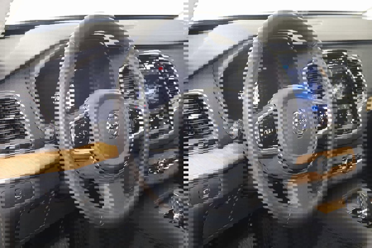 Used 2024 Volvo XC90 B5 Plus image 6