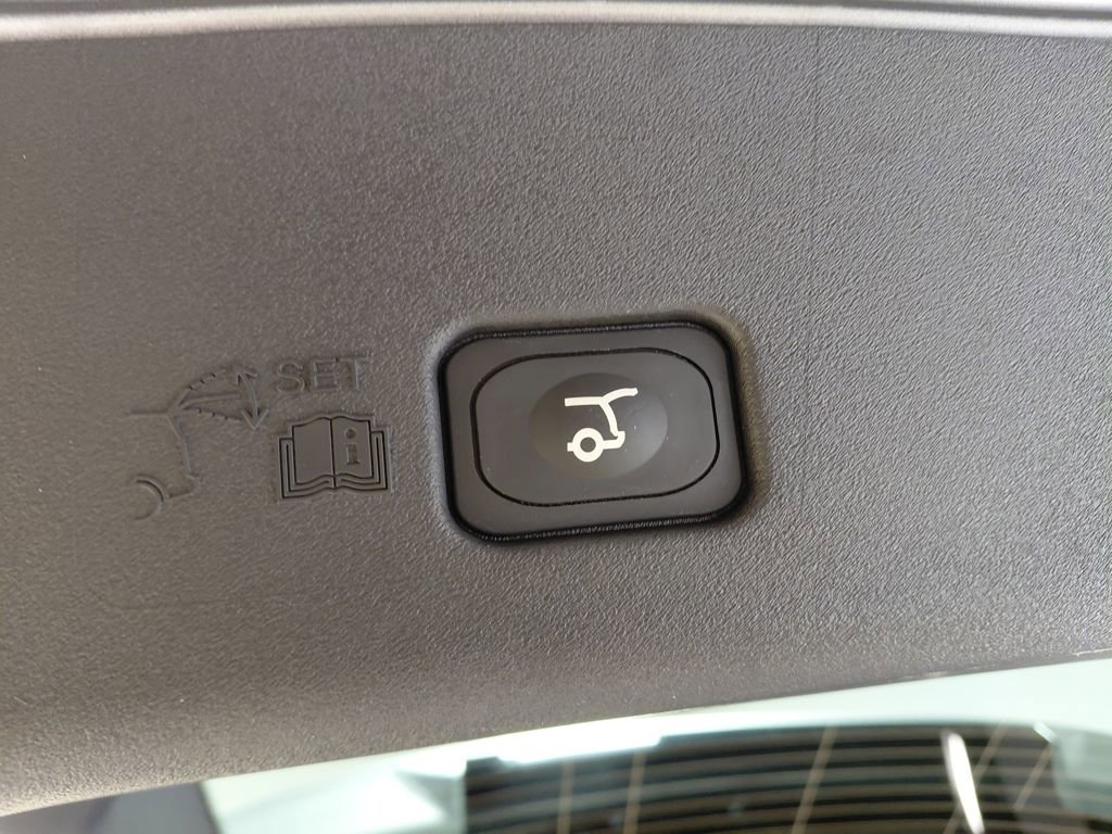 Used 2025 Lincoln Nautilus Premier image 39