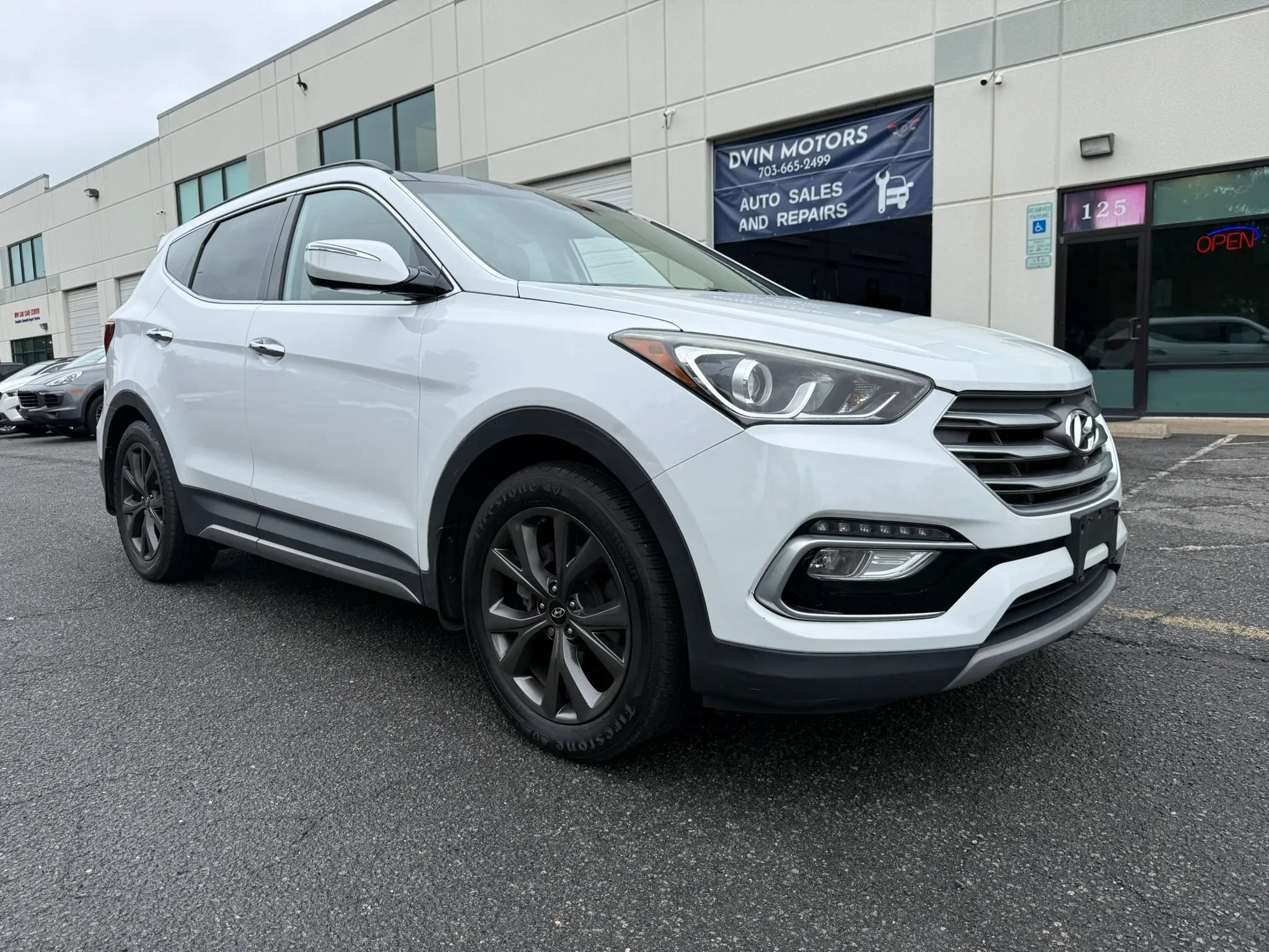 Used 2018 Hyundai Santa Fe Sport FWD image 2