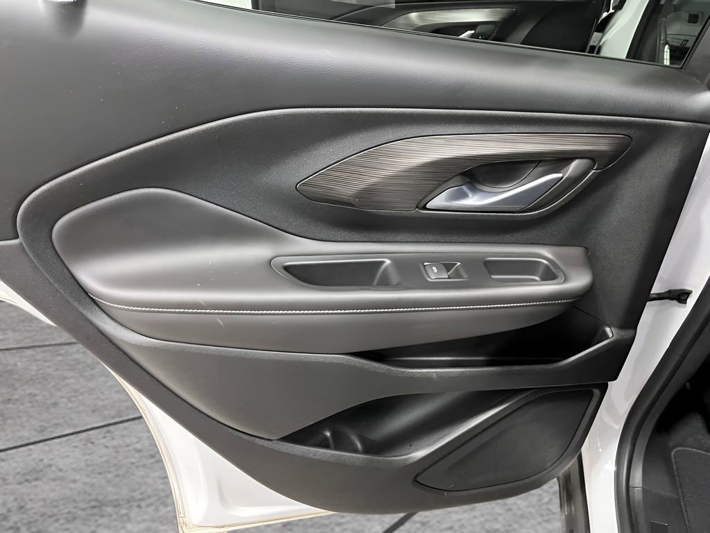 Used 2023 GMC Terrain SLE w/ Driver Convenience Package image 12