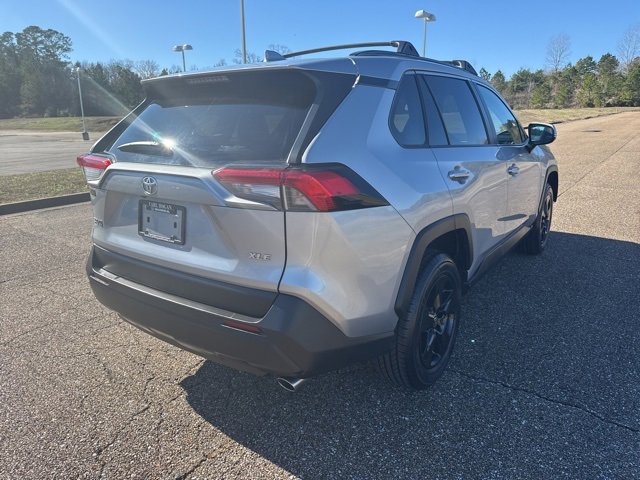 Used 2021 Toyota RAV4 XLE image 3