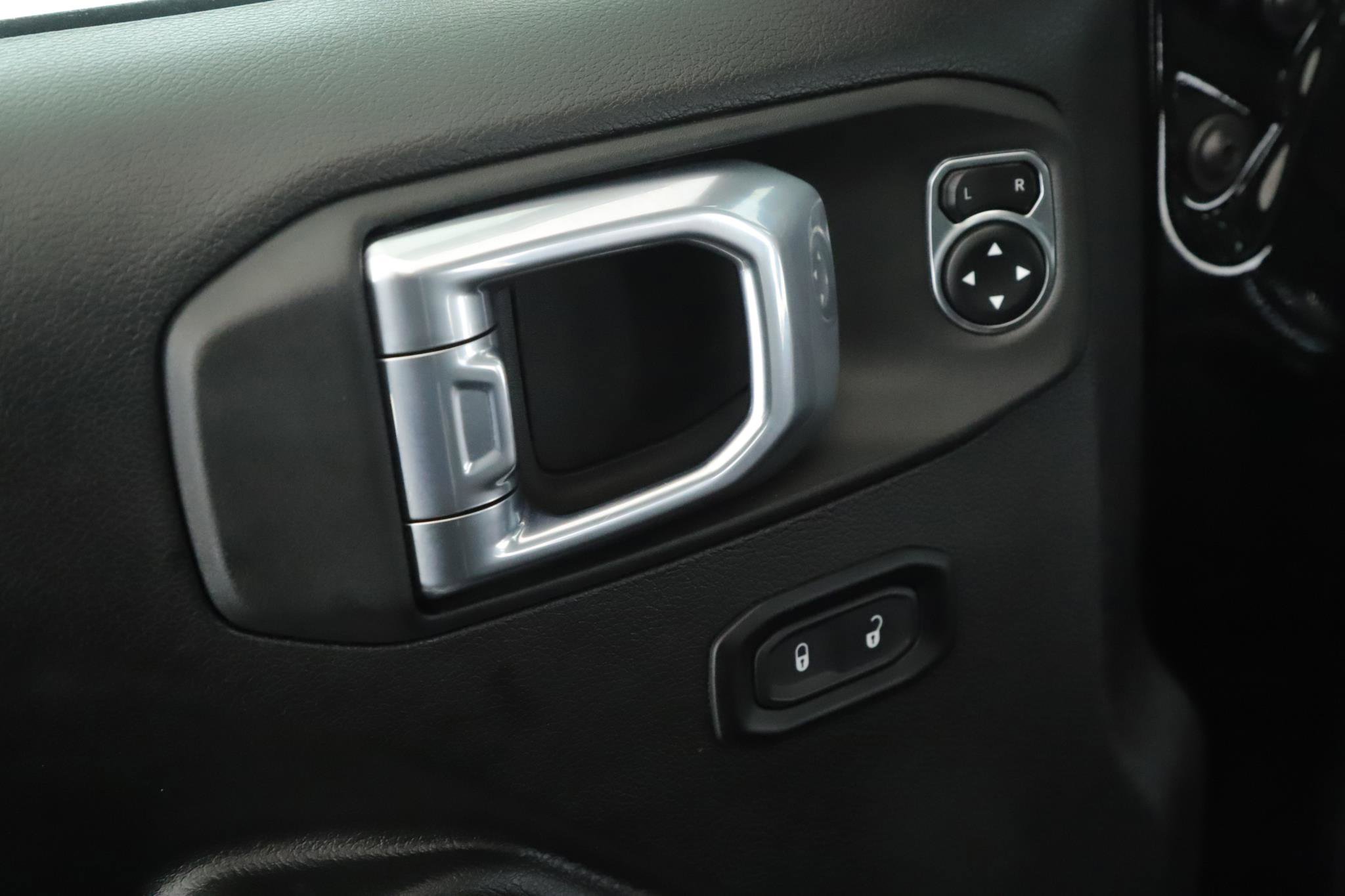 Used 2025 Jeep Wrangler Unlimited Sport image 7