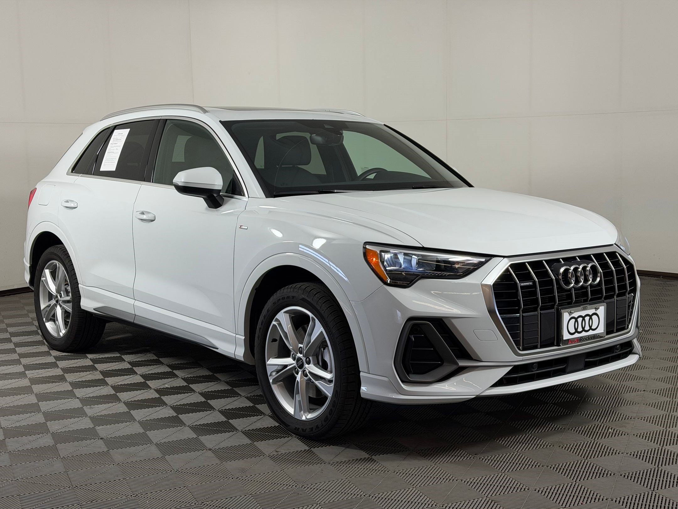 Certified 2022 Audi Q3 2.0T Premium AWD/4WD image 7