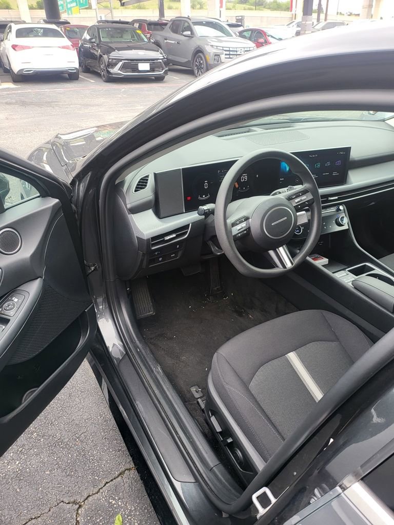 Used 2025 Hyundai Sonata SEL FWD image 3