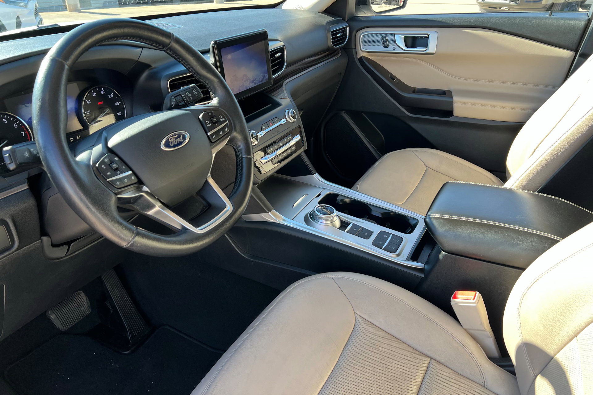 Used 2020 Ford Explorer Limited w/ Class III Trailer Tow Package image 15