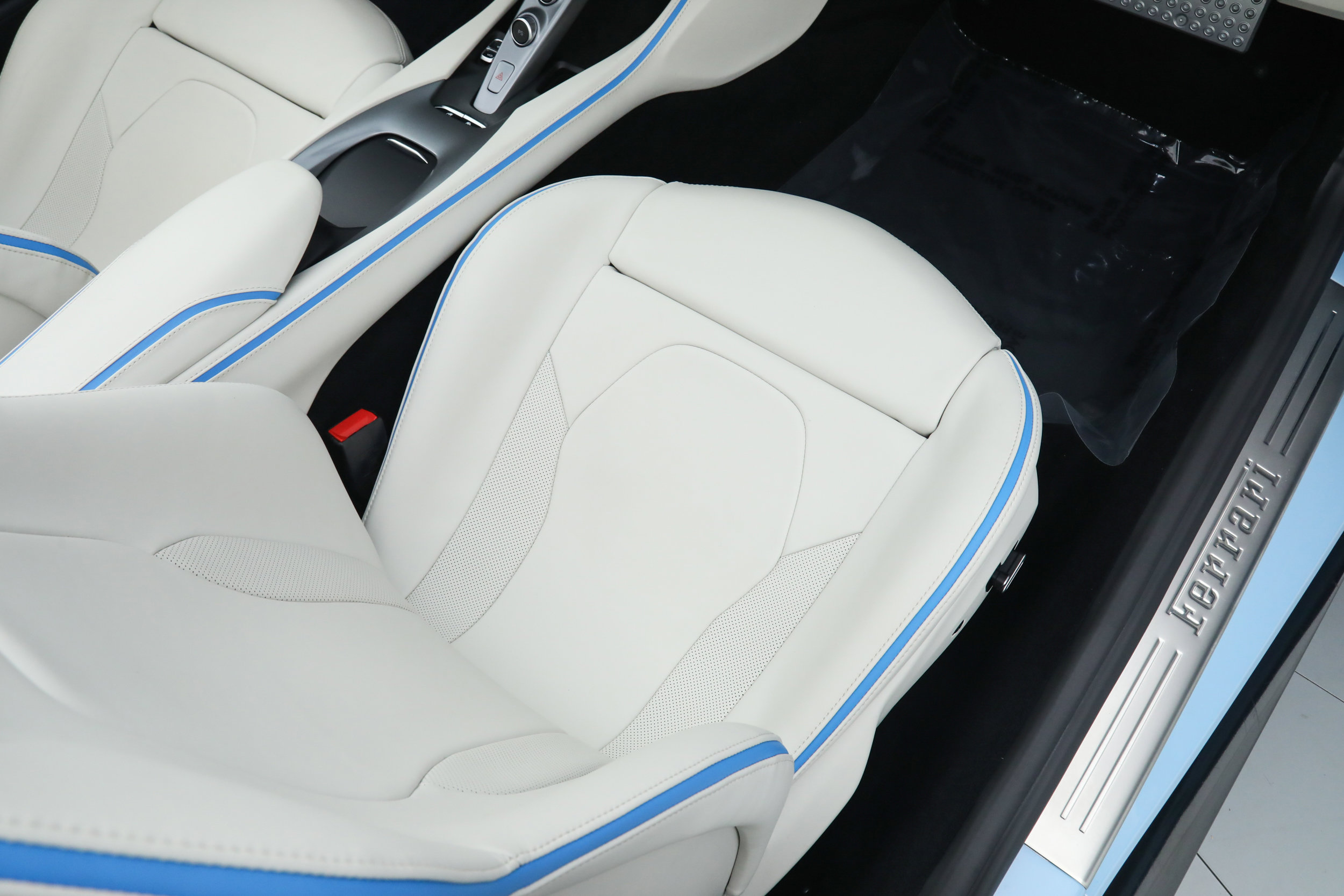 Certified 2023 Ferrari Portofino M RWD image 25