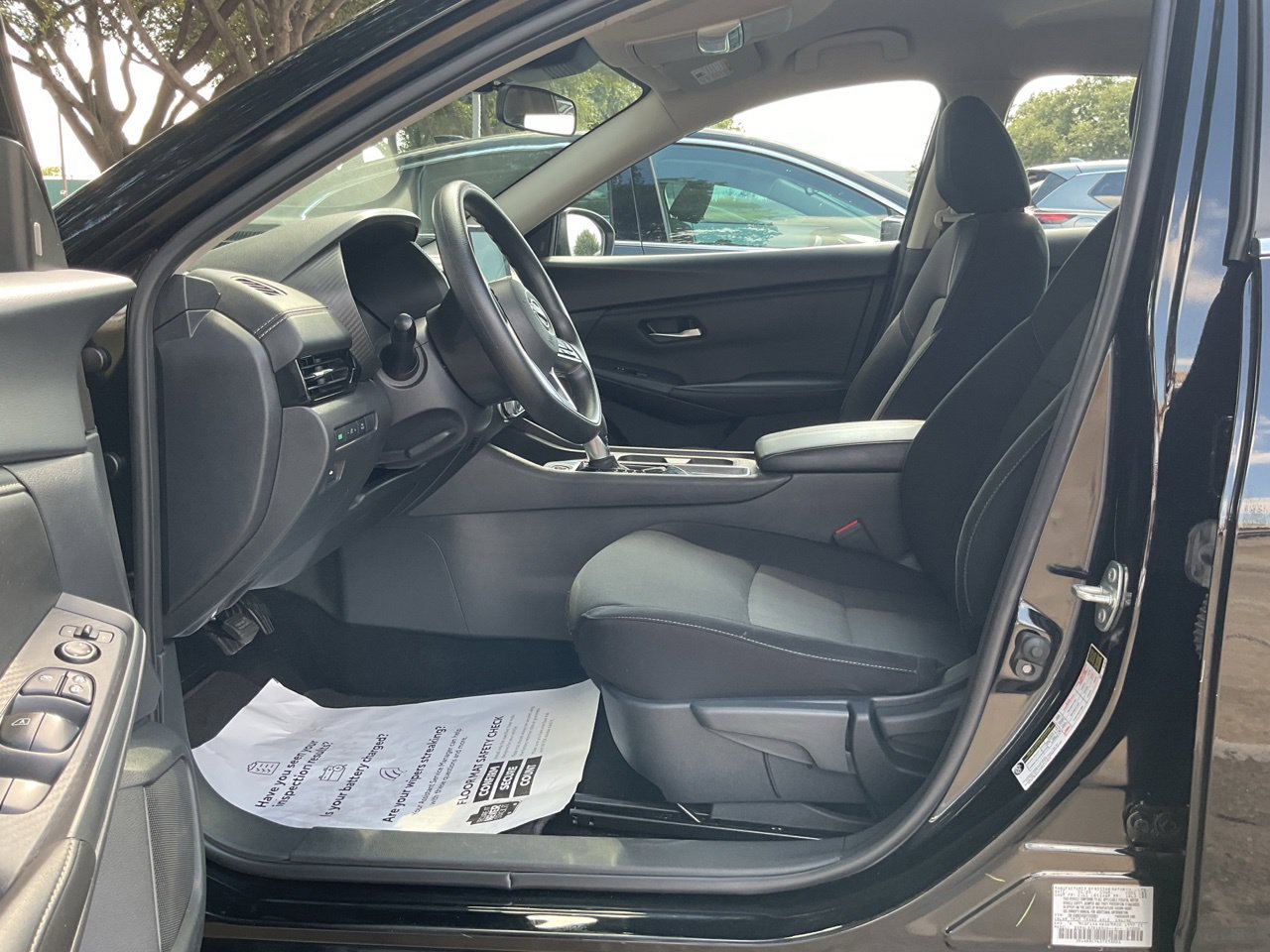 Used 2025 Nissan Sentra SV FWD image 8