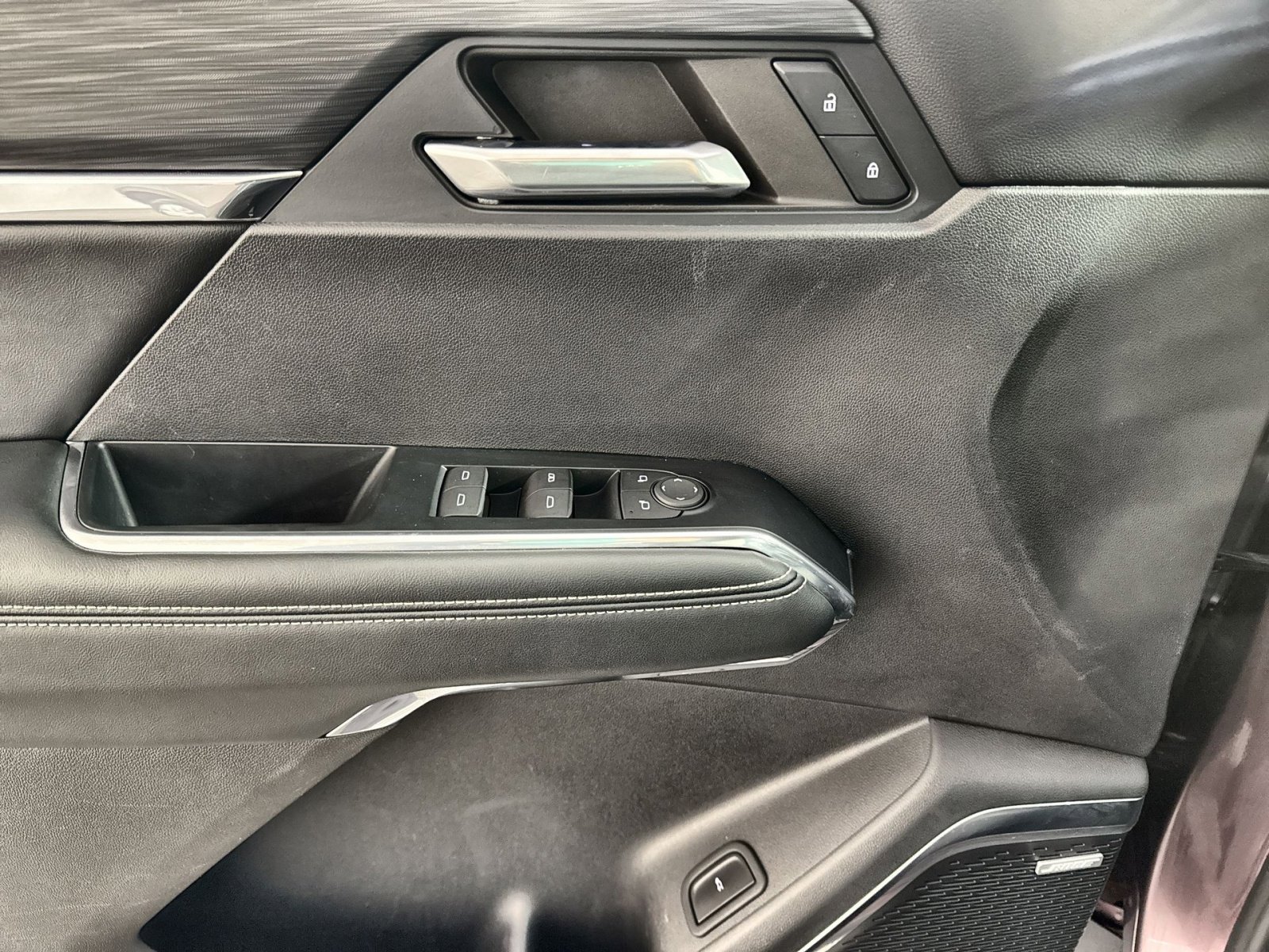 Used 2024 GMC Acadia Elevation image 15