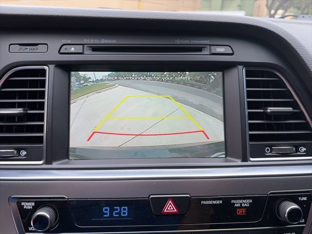 Used 2015 Hyundai Sonata Limited w/ Option Group 06 FWD image 15