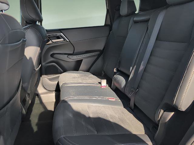Used 2024 Mitsubishi Outlander AWD image 16