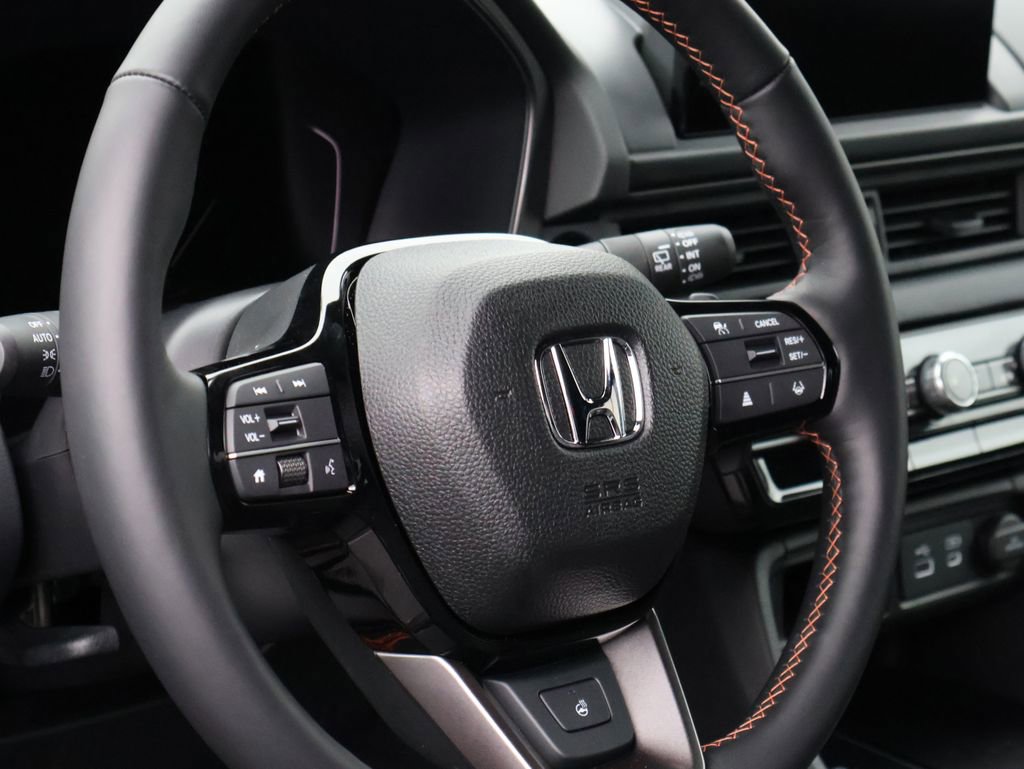 Certified 2025 Honda Pilot TrailSport image 19