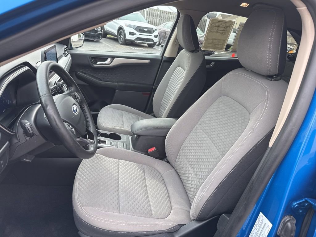 Used 2020 Ford Escape SE Sport image 2