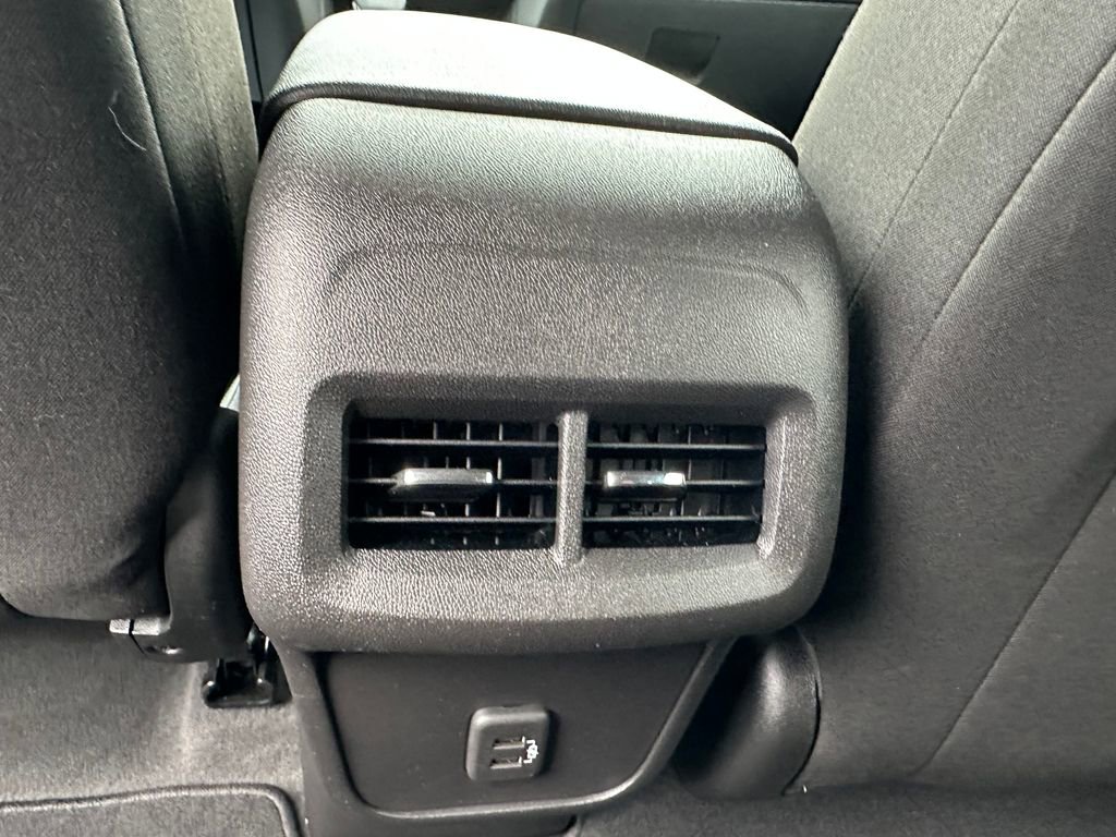 Used 2024 Chevrolet Equinox LT FWD image 25