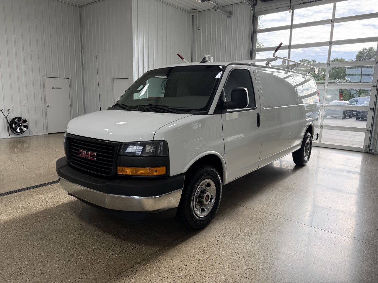 Used 2020 GMC Savana 2500 Extended w/ Driver Convenience Package RWD image 2