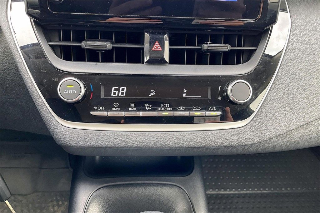 Used 2024 Toyota Corolla LE image 32