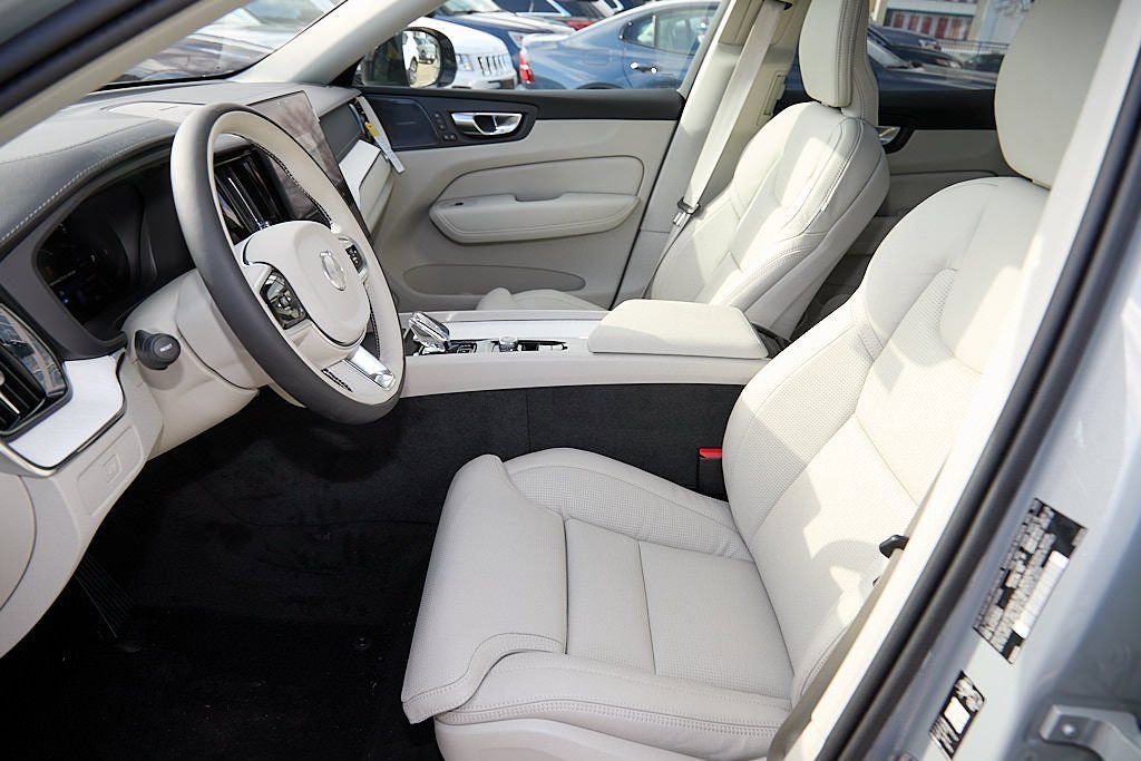 New 2026 Volvo XC60 B5 Ultra w/ Protection Package Premier image 13