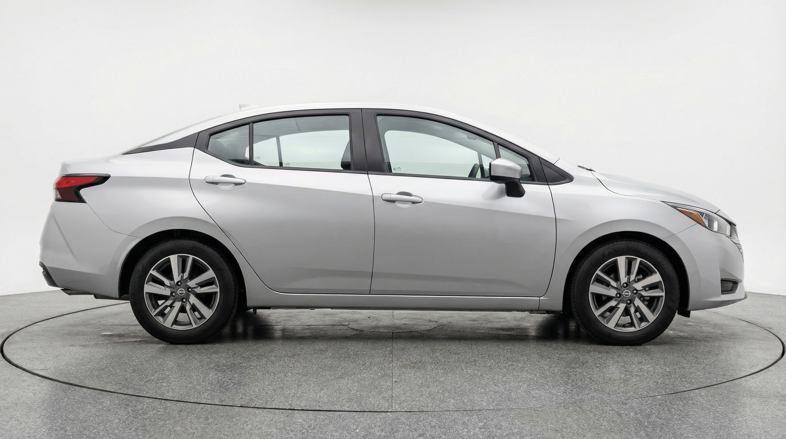 Used 2025 Nissan Versa SV image 11