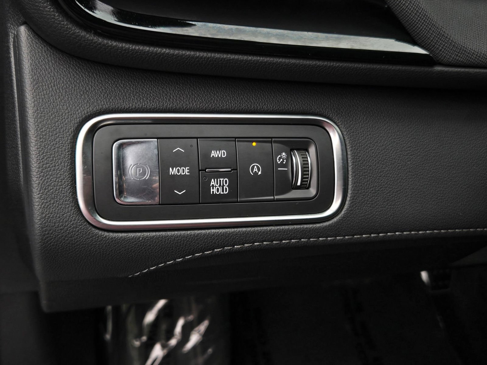 Used 2025 Buick Enclave Preferred AWD/4WD image 19