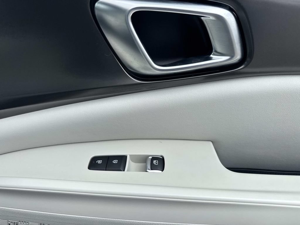 New 2025 Kia Carnival SX Prestige FWD image 21