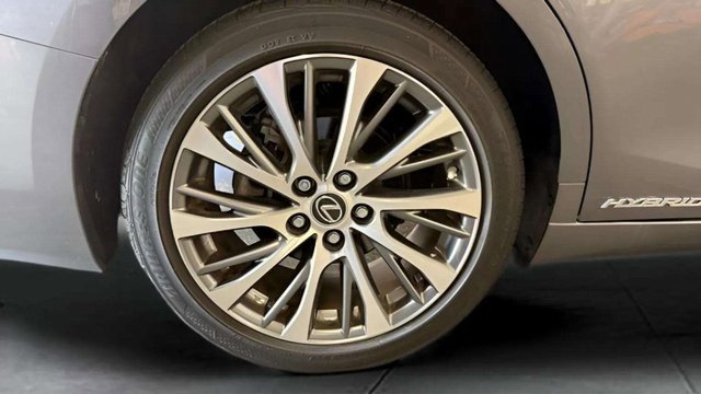 Used 2019 Lexus ES 300h image 33
