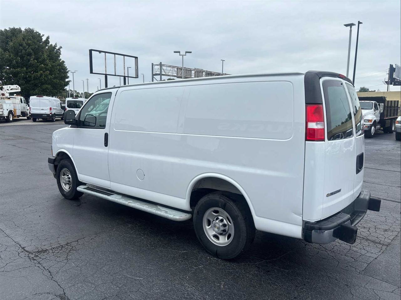 Used 2025 Chevrolet Express 2500 w/ Driver Convenience Package RWD image 6