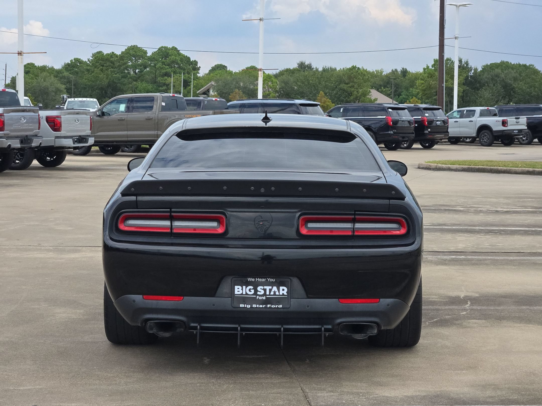 Used 2016 Dodge Challenger SRT Hellcat RWD image 5