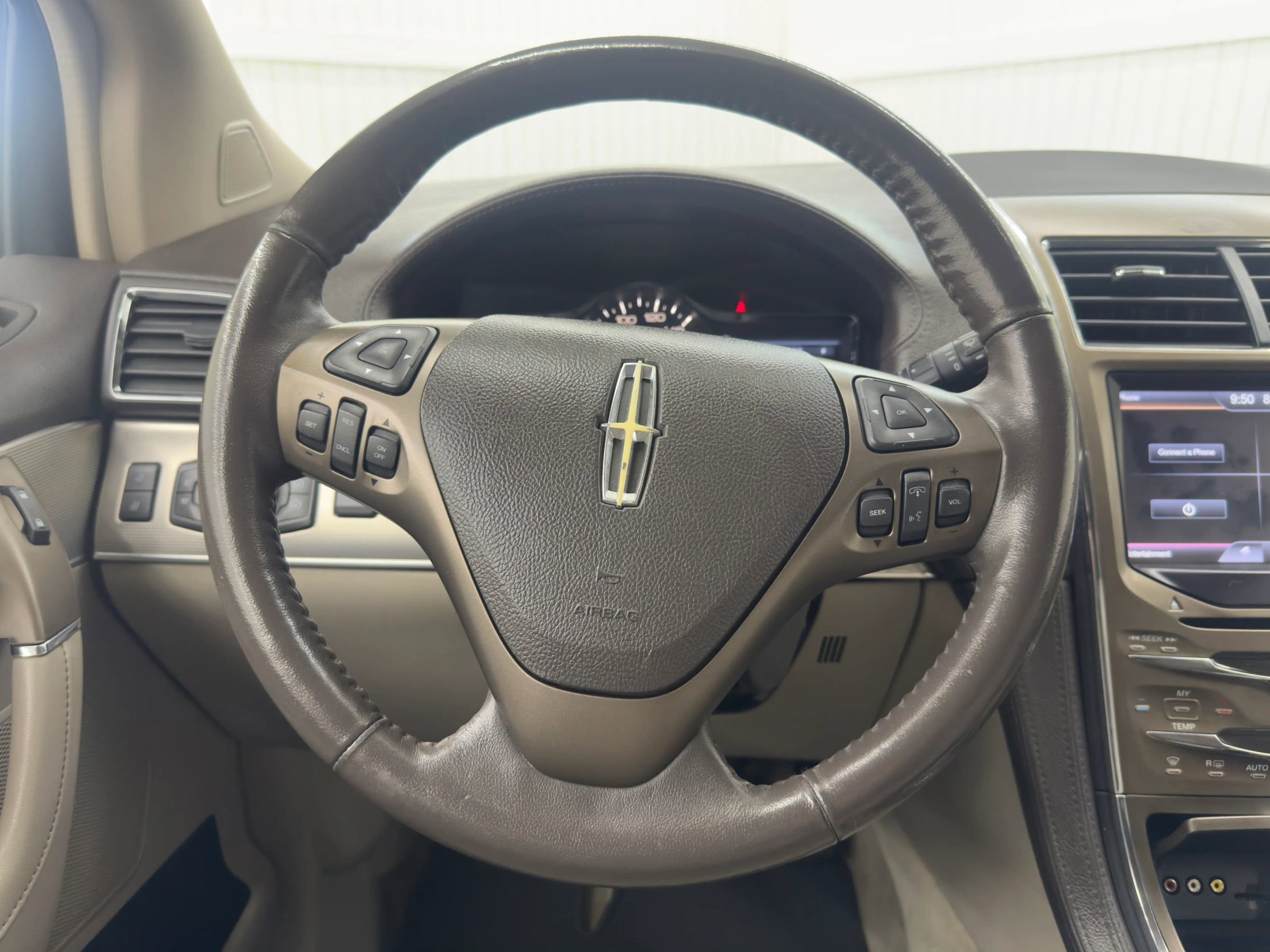 Used 2012 Lincoln MKX FWD image 16