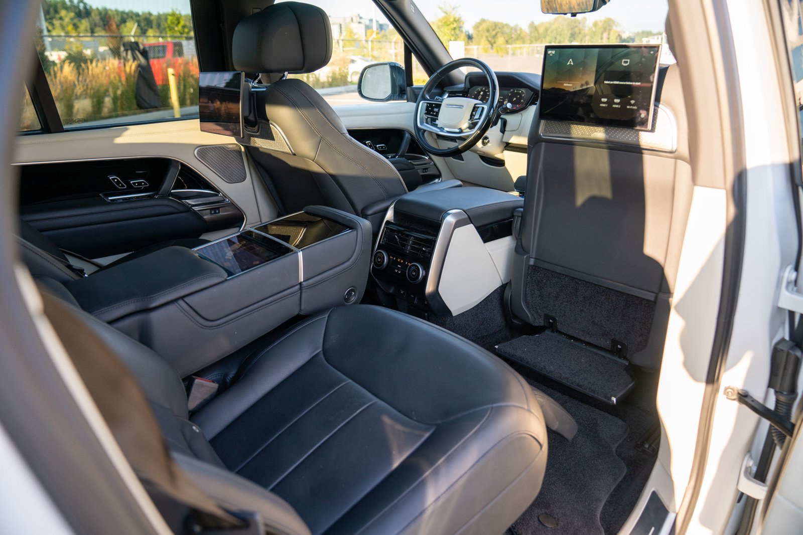 Used 2023 Land Rover Range Rover Autobiography AWD/4WD image 26
