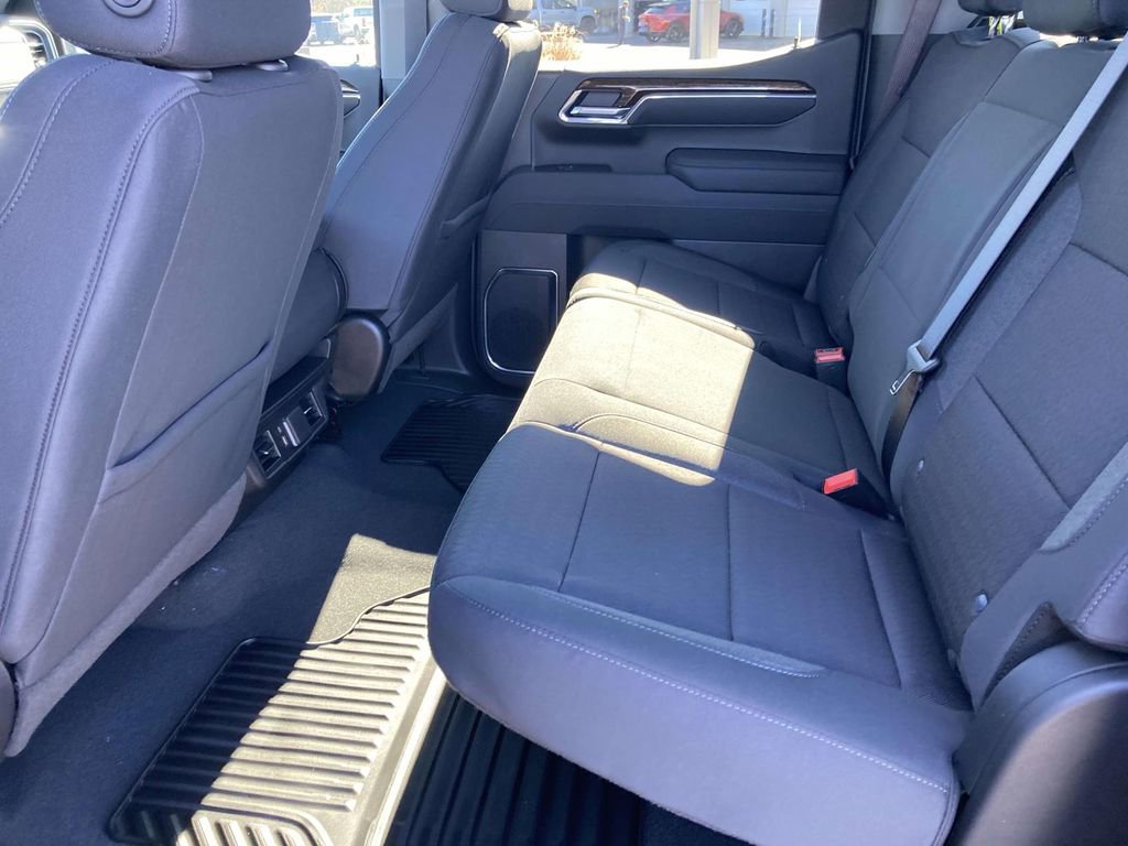 New 2026 GMC Sierra 1500 SLE image 12