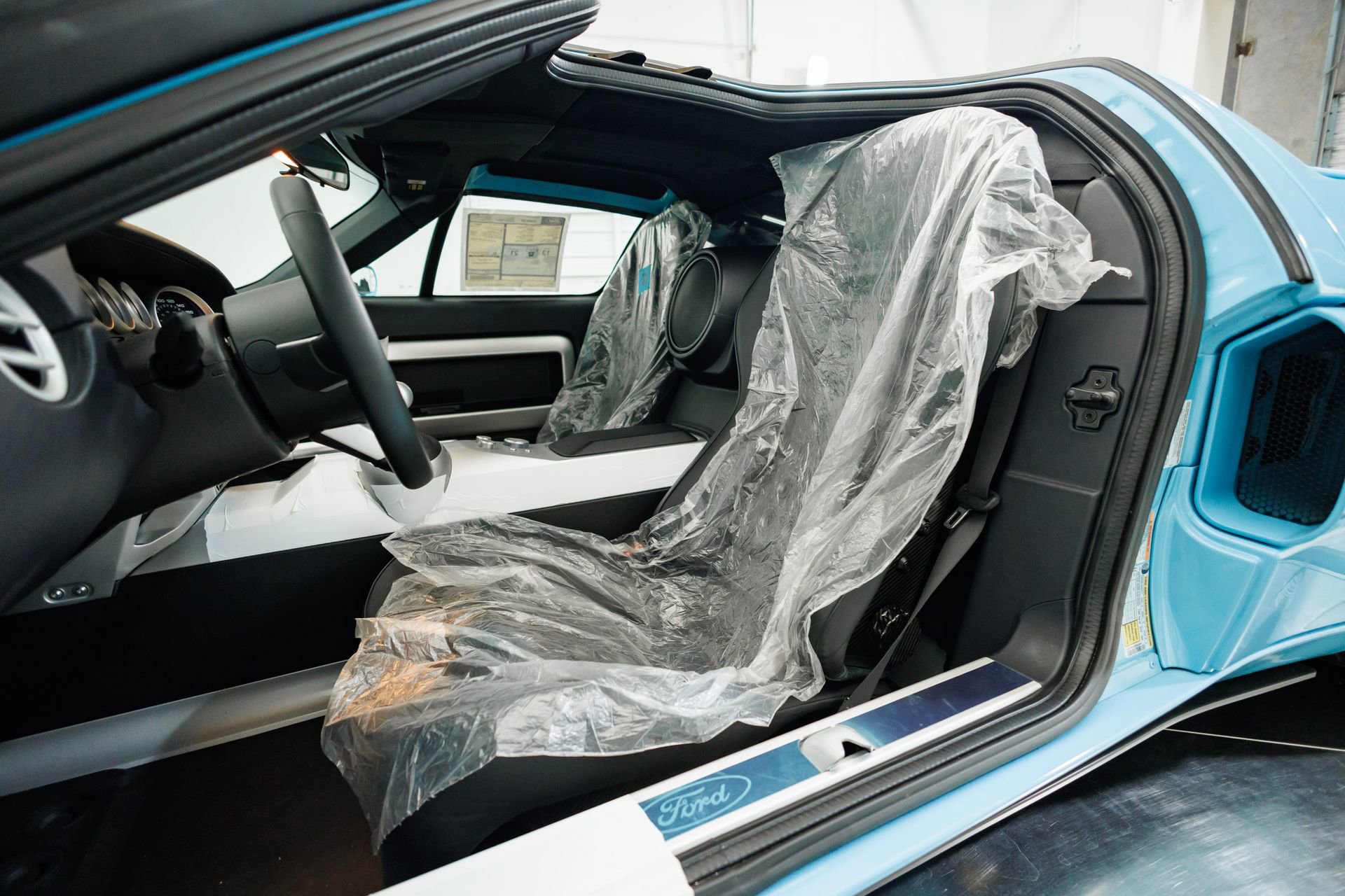 Used 2006 Ford GT RWD image 57